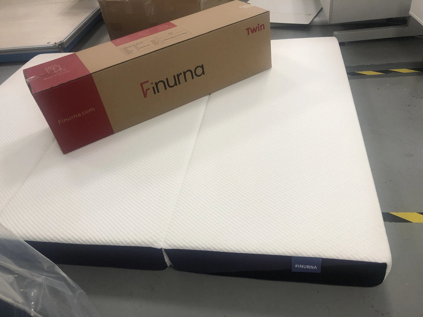 Finurna 8Inch Trifold Memory Foam Mattress in a box