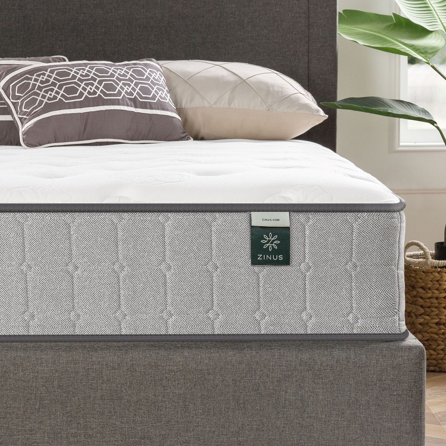 Zinus Comfort Support 10" Hybrid Mattress, Cooling Gel Memory Foam Pocket Spring, Queen