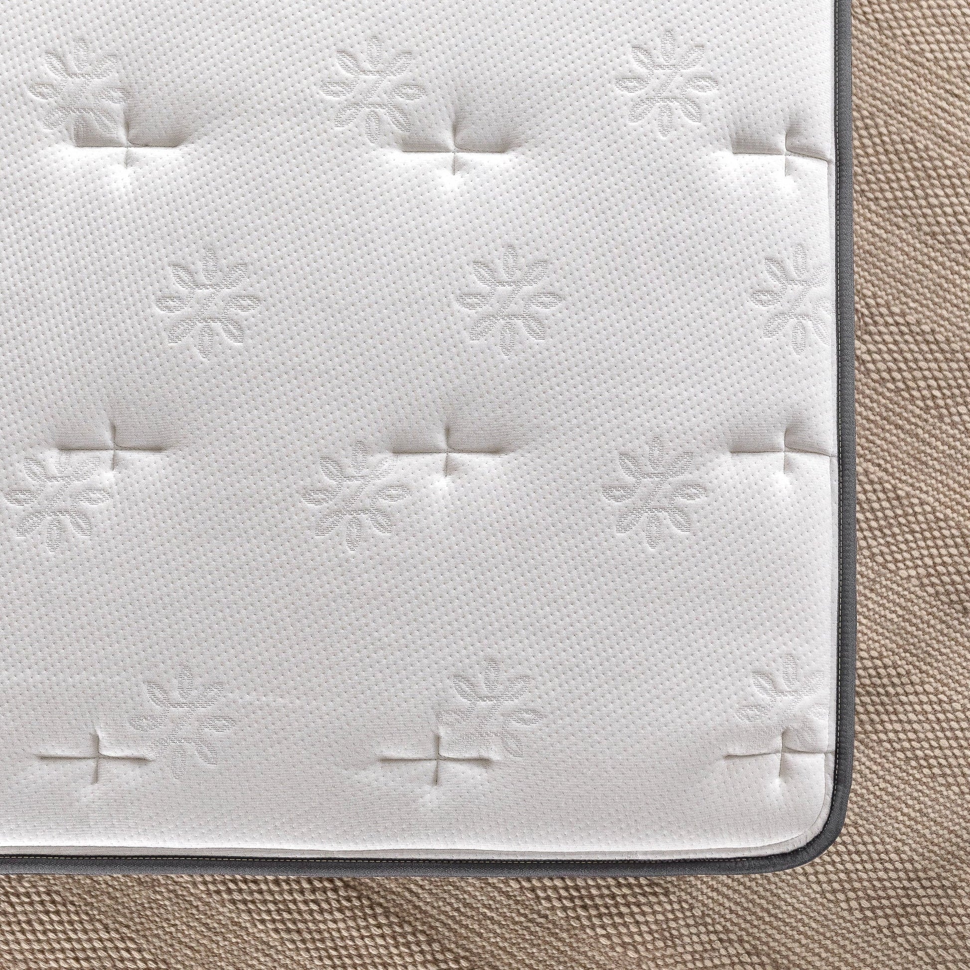 Zinus Cool Touch Comfort 8" Hybrid Mattress - Gel Memory Foam and Pocket Spring, Queen