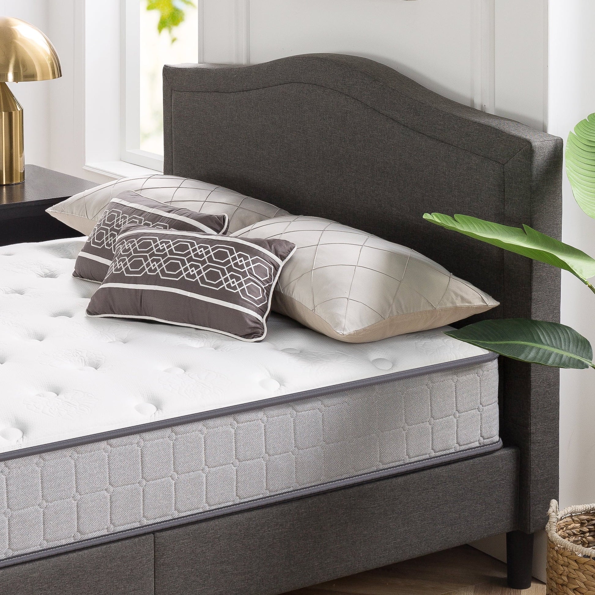 Zinus Comfort Support 10" Hybrid Mattress, Cooling Gel Memory Foam Pocket Spring, Queen