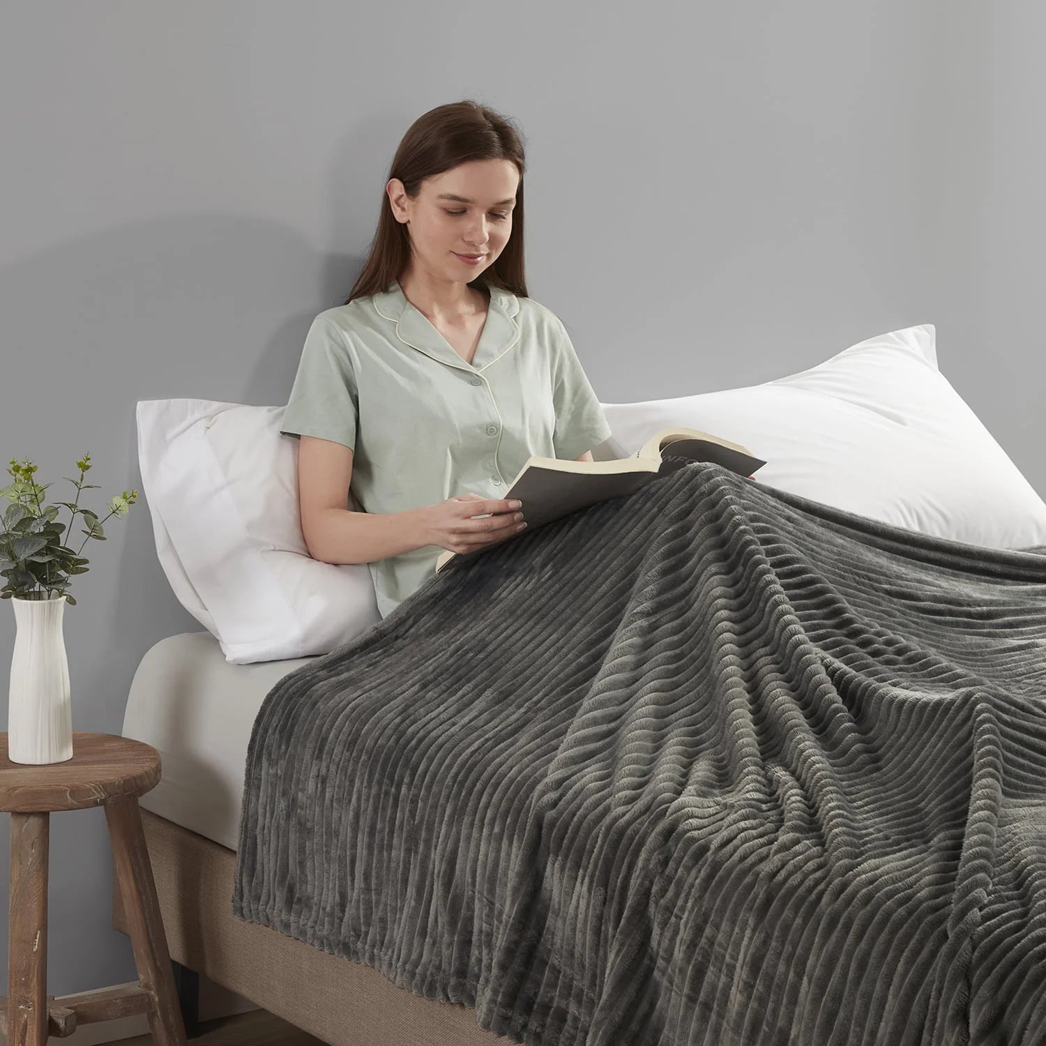 Nestl Cut Plush Fleece Bed Blanket - Super Soft Lightweight Fuzzy Luxury Throw Blanket for Sofa Couch Bed, Queen (90" x 90") Gray