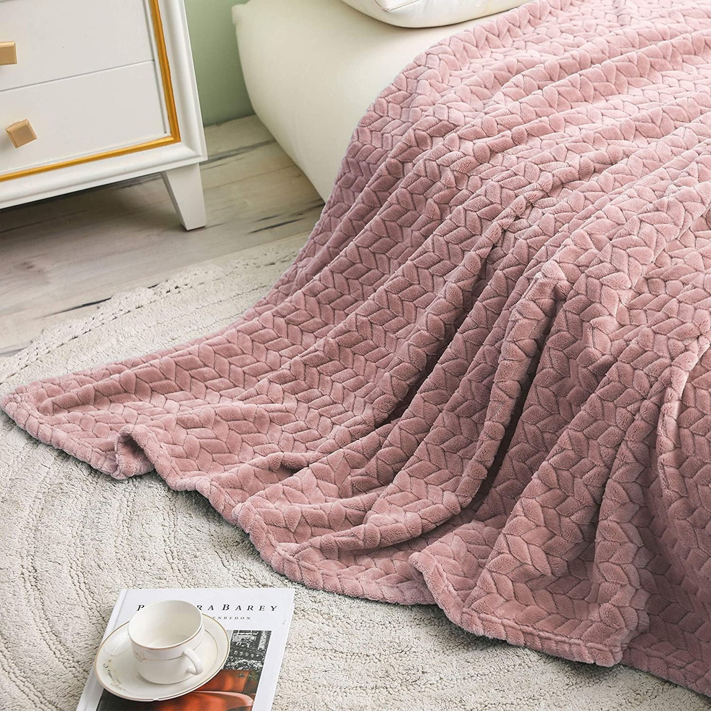 Exclusivo Mezcla Large Flannel Fleece Throw Blanket, Jacquard Weave Leaves Pattern (50" x 70", Pink) - Soft, Warm, Lightweight and Decorative