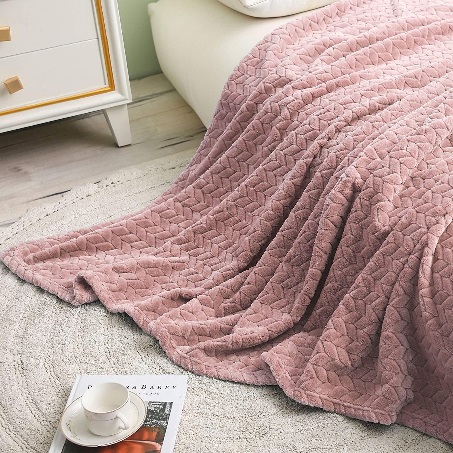 Exclusivo Mezcla Large Flannel Fleece Throw Blanket, Jacquard Weave Leaves Pattern (50" x 70", Pink) - Soft, Warm, Lightweight and Decorative