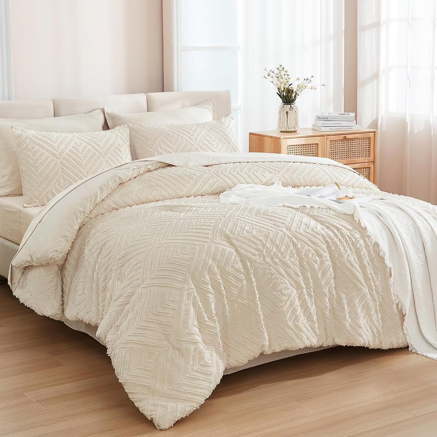 Queen Comforter Set 7 Piece Dark Emerald Green - Bed in a Bag Queen Boho Lightweight Fluffy Tufted Bedding Sets with Comforter, Sheets, Pillowcases & Shams