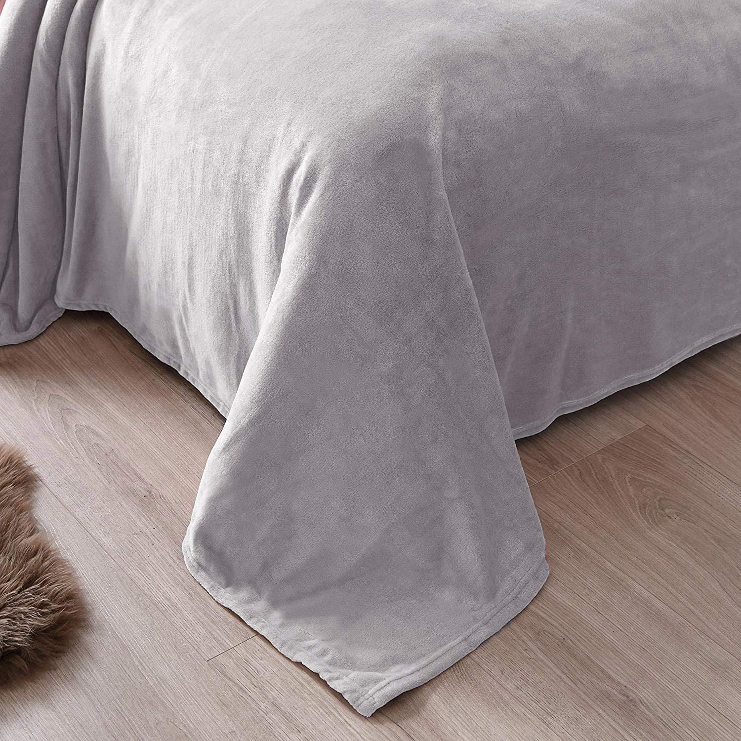 Exclusivo Mezcla Queen Size Flannel Fleece Velvet Plush Bed Blanket as Bedspread, Coverlet, Bed Cover (90x90 inches, Light Grey) Soft, Lightweight, Warm and Cozy