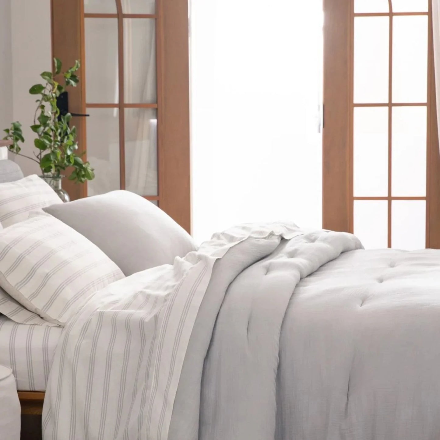 Wonderful Bedding Dreamy Gauze Cotton 7-Piece Comforter Set Back Striped