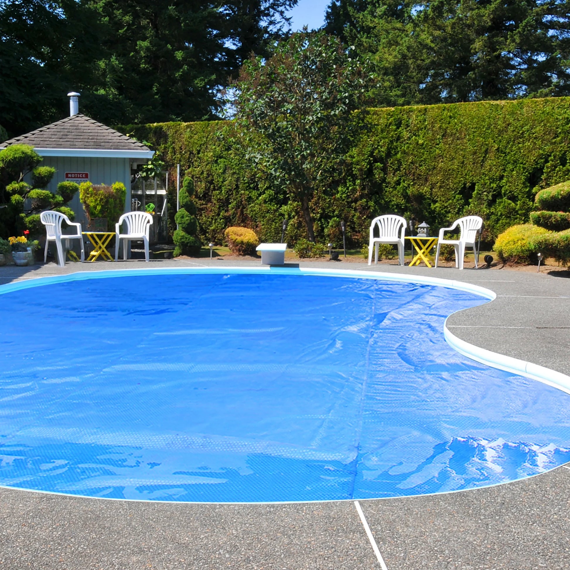 Costway 16x32 ft Rectangular Pool Solar Cover 12 Mil Heat Retaining Blanket with Carry Bag