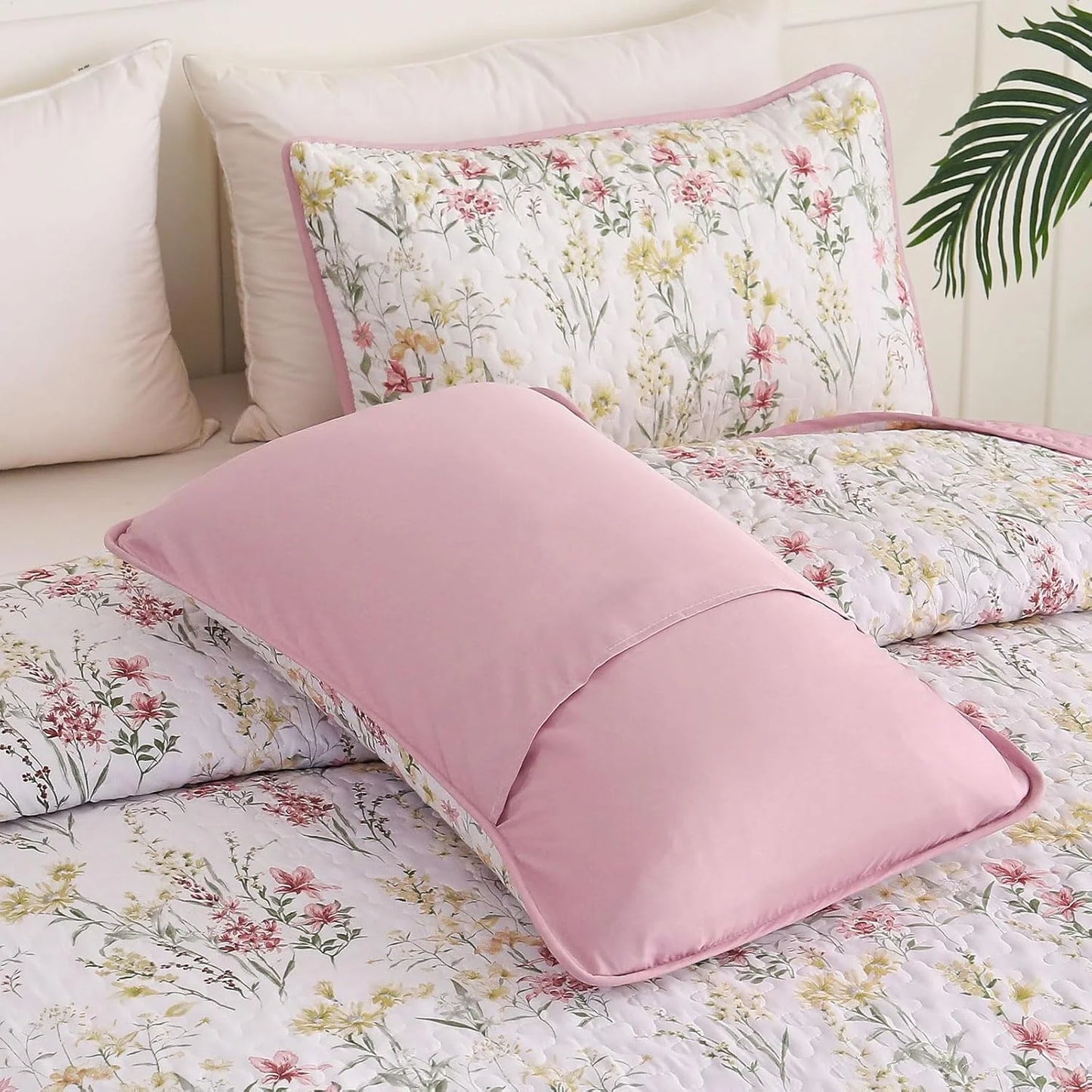 King Size Quilt Set, Pink Floral Pattern Quilt Bedding Set King, 3 Pieces Botanical Quilt Soft Microfiber Bed Coverlet for All Season(104" x 90")