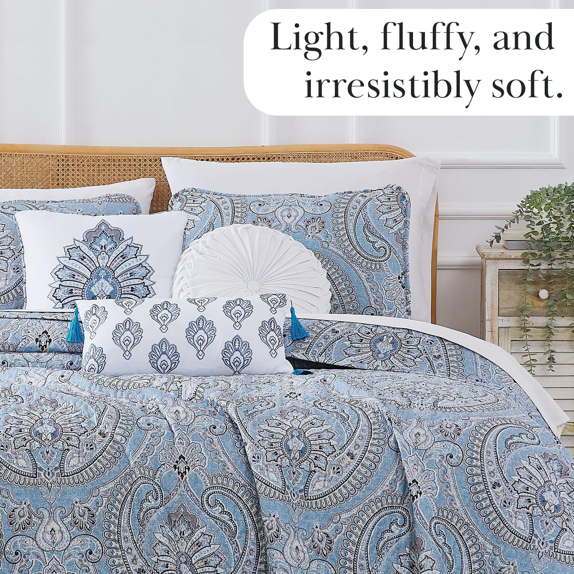 Southshore Fine LinensOversized 5-Piece Twin/Twin XL Quilt Bedding Set with two matching shams and three decorative throw pillows, oversized Paisley farmhouse bedspread Pure Melody Aqua