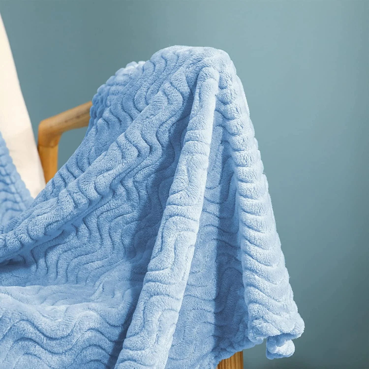 Exclusivo Mezcla Large Flannel Fleece Throw Blanket, 50x70 Inches Soft Jacquard Weave Wave Pattern Blanket for Couch, Cozy, Warm, Lightweight and Decorative Baby Blue Blanket