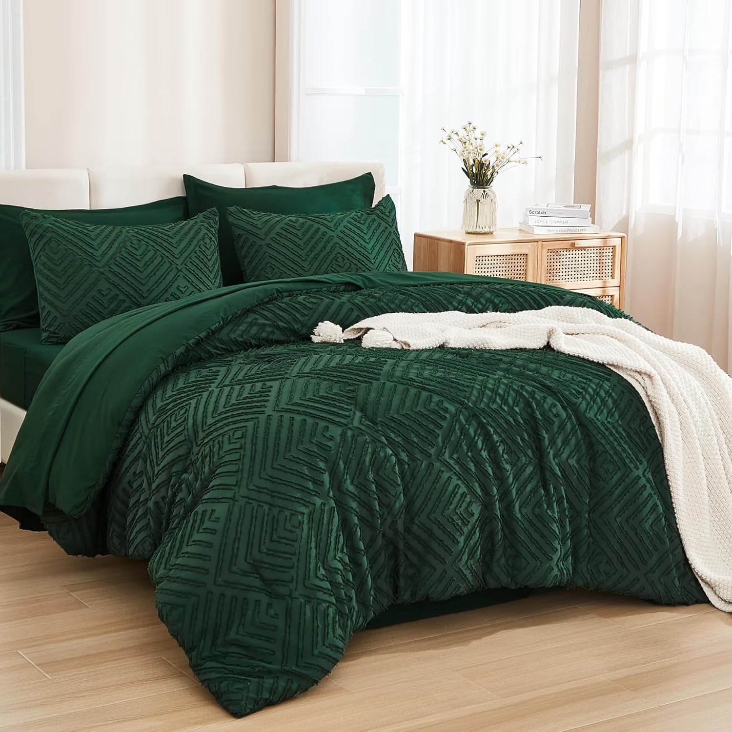 Queen Comforter Set 7 Piece Dark Emerald Green - Bed in a Bag Queen Boho Lightweight Fluffy Tufted Bedding Sets with Comforter, Sheets, Pillowcases & Shams